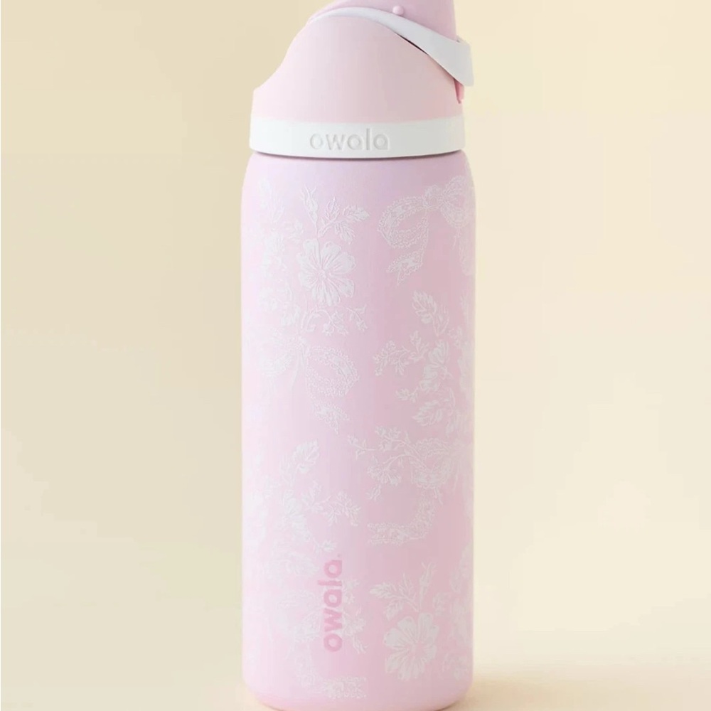 Owala UO Exclusive Ribbon Toile FreeSip 32 oz Water Bottle - Picture 2 of 3